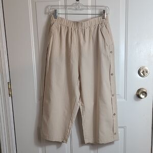 Button Sides Capris